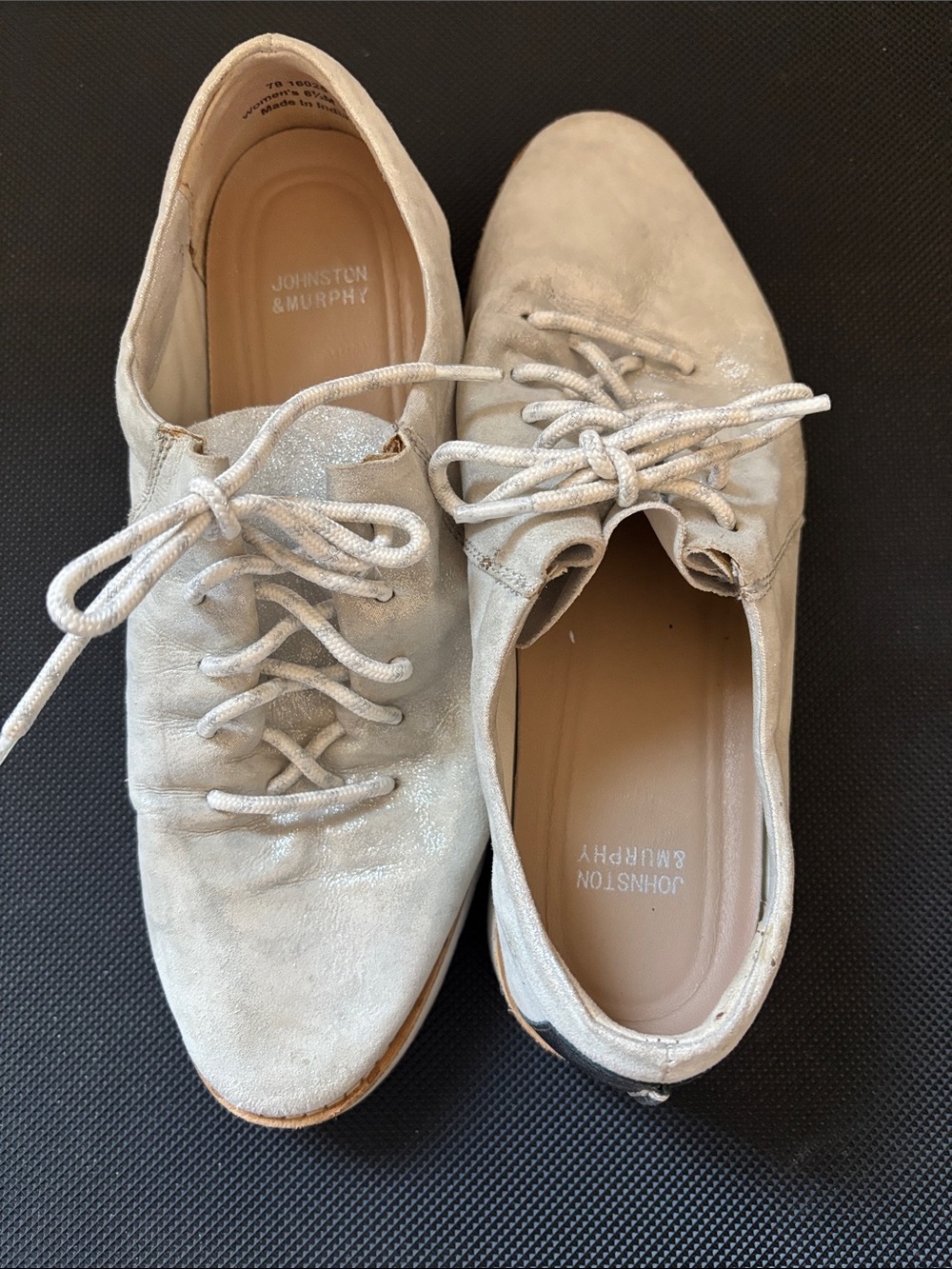 Johnston & Murphy Women's Light Beige Suede Lace-Up Oxfords
